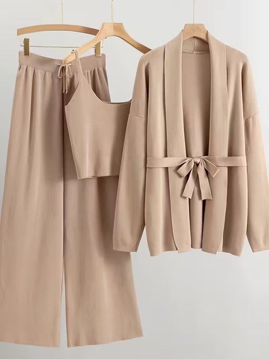 Women's fashionable and casual style set featuring a chiffon shawl and inner strappy printed pants, a daily casual 3pcs set